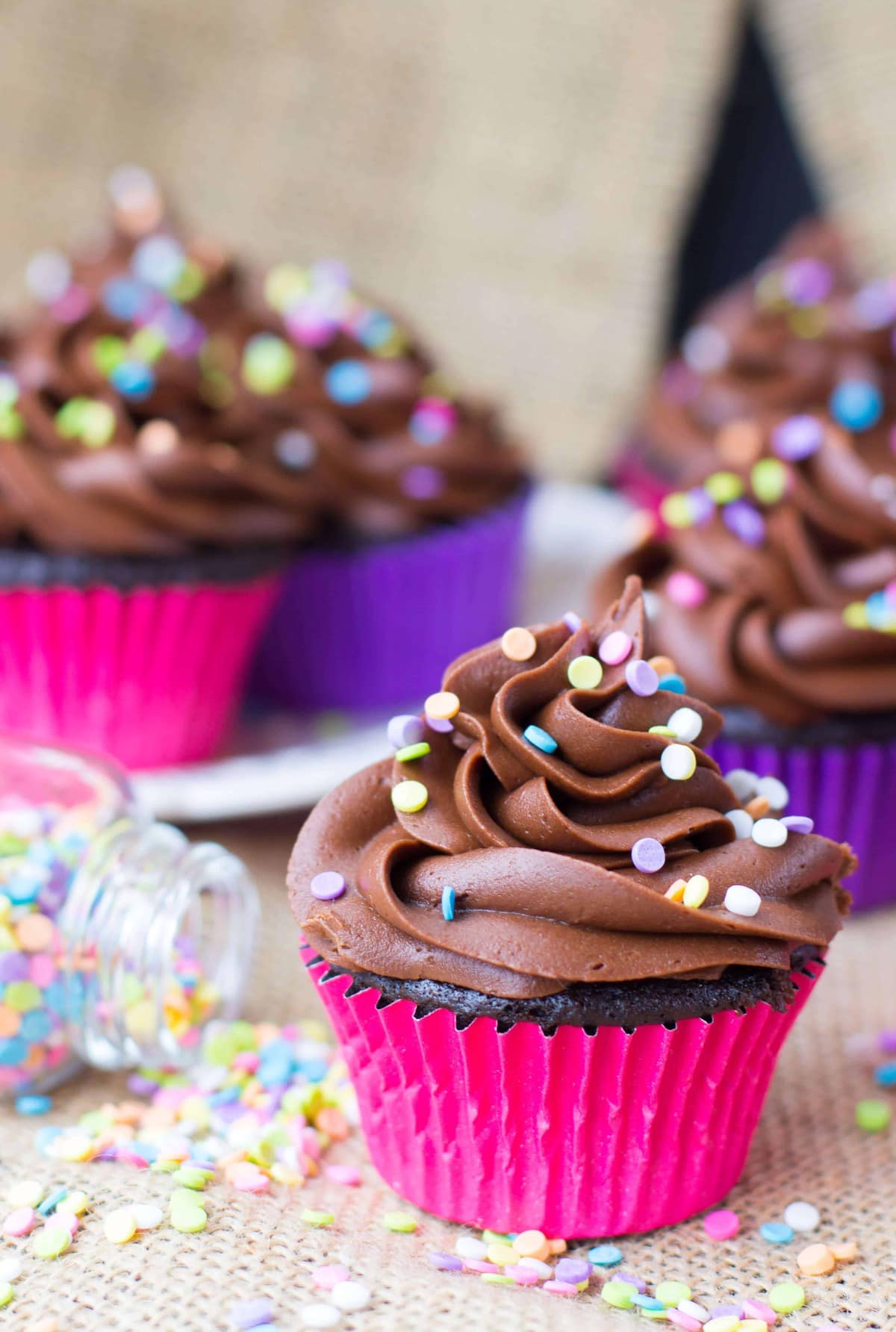 Easy Chocolate Cupcakes - Sugar Spun Run