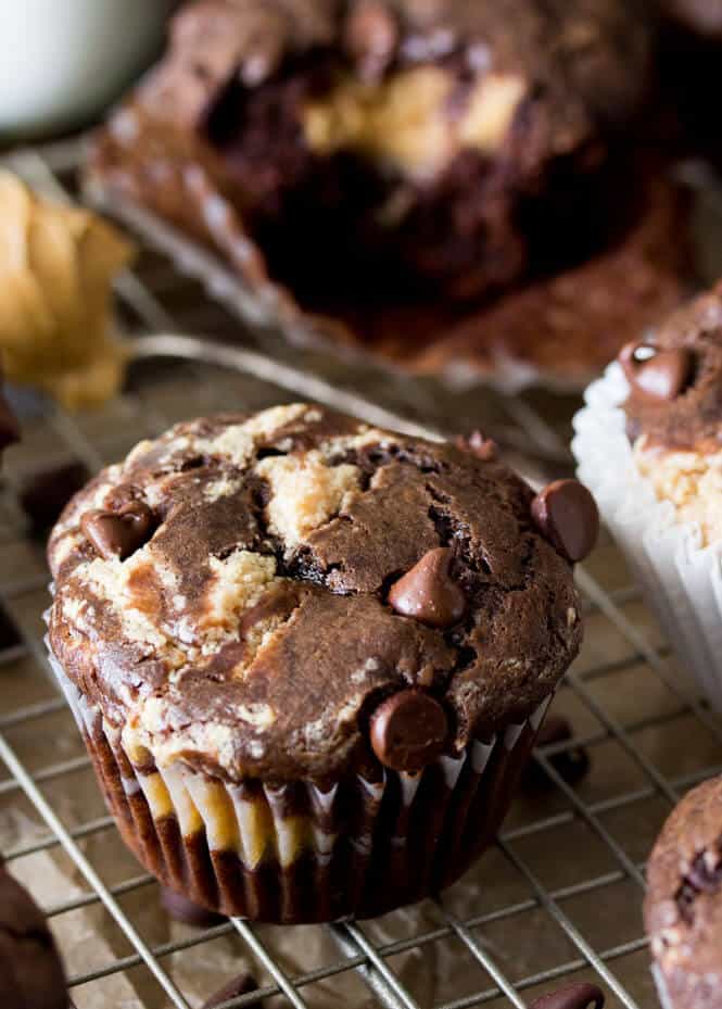 Peanut Butter Filled Chocolate Muffins -- rich chocolaty muffins with a peanut butter cheesecake filling || Sugar Spun Run