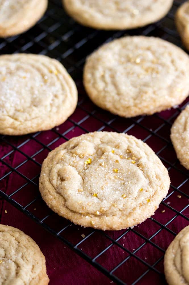 Maple Brown Sugar Cookies -- soft and chewy and with a delicious hint of maple flavor! || Sugar Spun Run