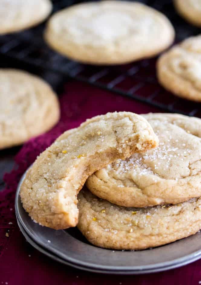 Maple Brown Sugar Cookies -- soft and chewy and with a delicious hint of maple flavor! || Sugar Spun Run