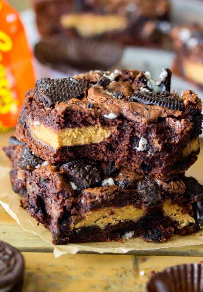 Dirty Brownies -- Chewy, chocolaty brownies layered with Reese's peanut butter cups and loaded with crushed Oreos || Sugar Spun Run