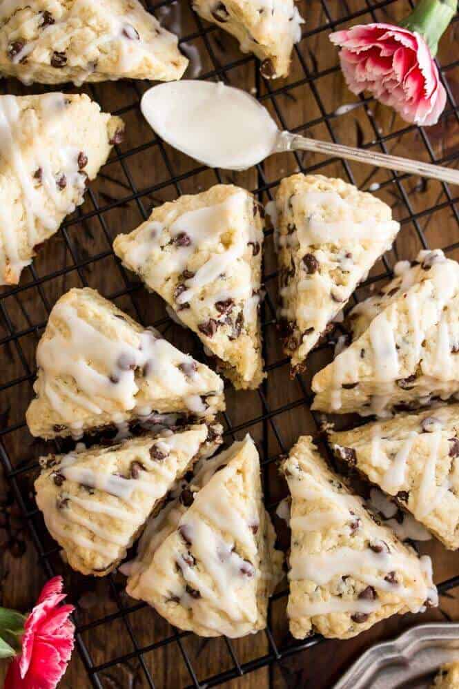 Mini chocolate chip scones -- these are so light and buttery! || Sugar Spun Run
