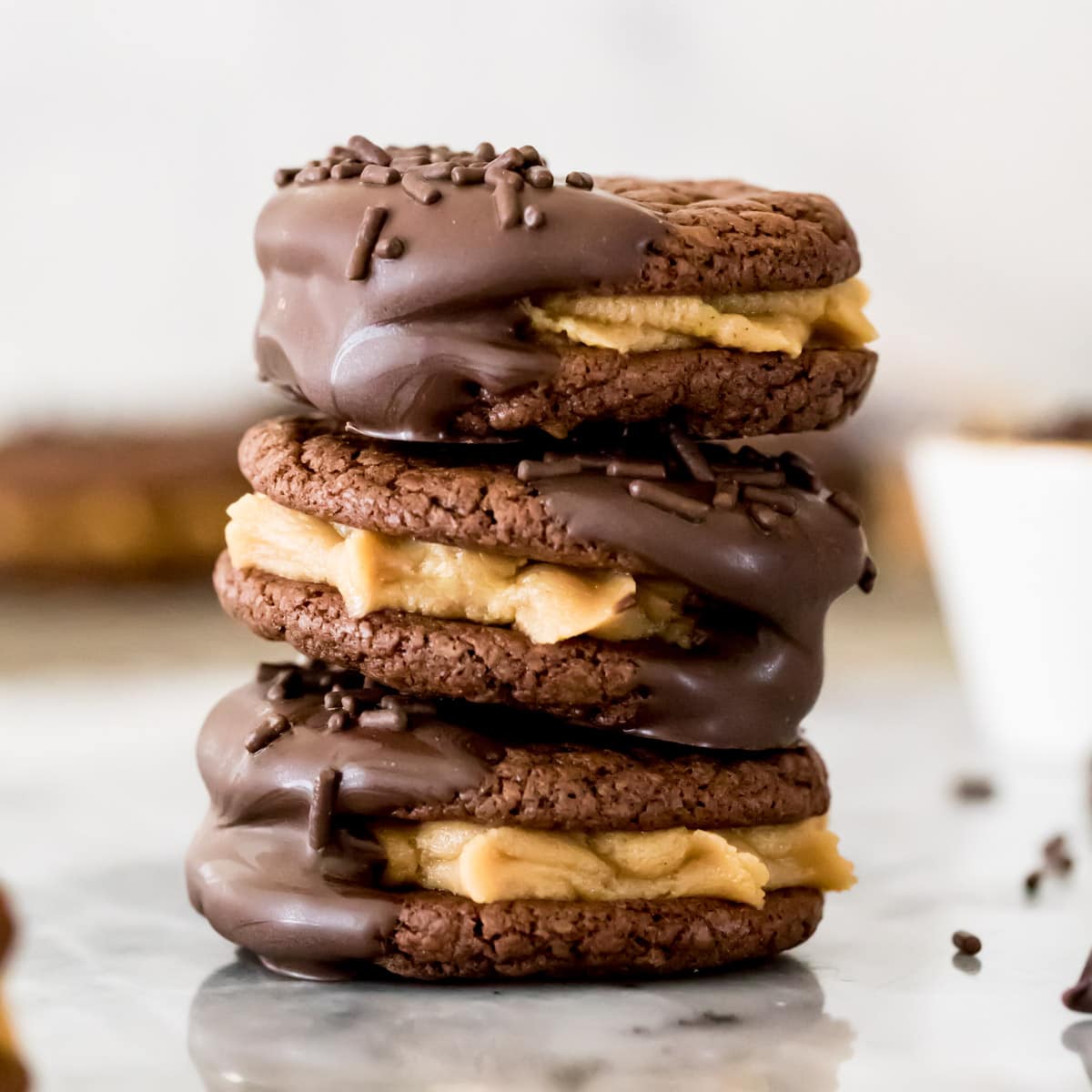 Absoluut Berg trimmen Chocolate Peanut Butter Sandwich Cookies - Sugar Spun Run