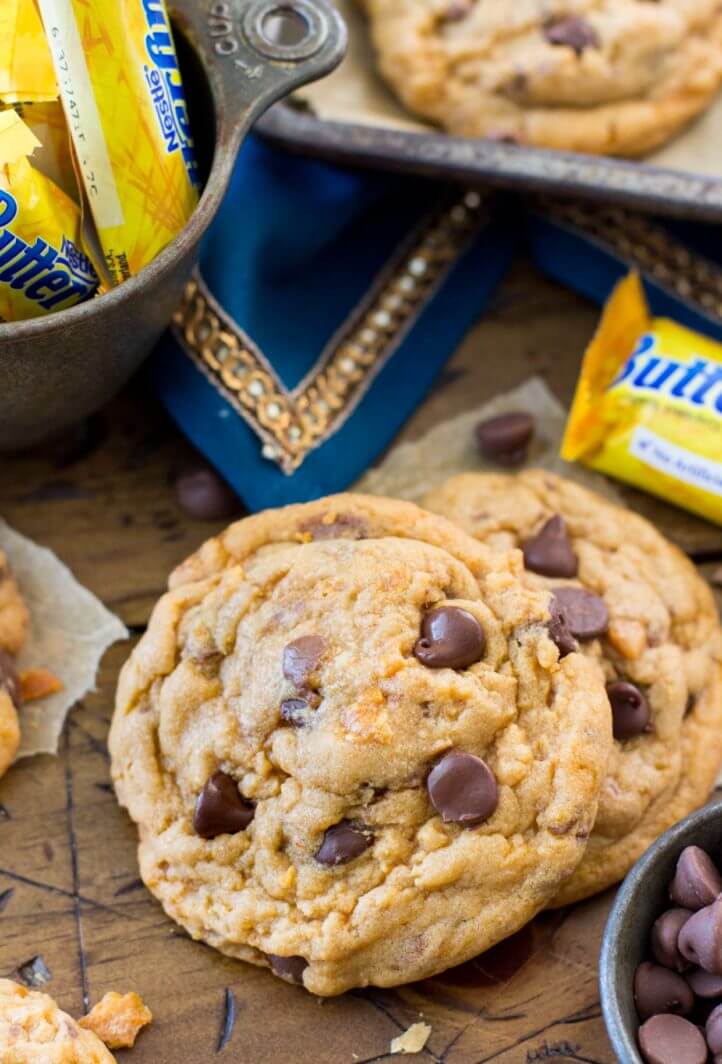 Chewy butterfinger cookies with crunchy candy pieces -- these are SO good, made with a box of pudding!