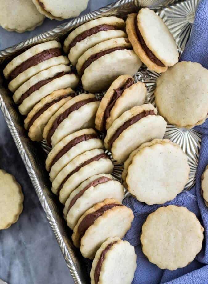 Overhead of vanilla and chocolate sandwich cookies lined up in a tray