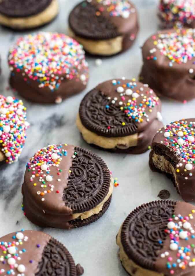 Cookie Dough Stuffed Oreos via Sugar Spun Run