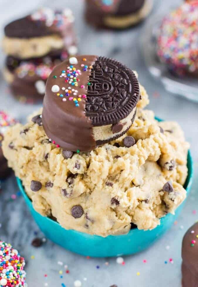 Cookie Dough Stuffed Oreos via Sugar Spun Run