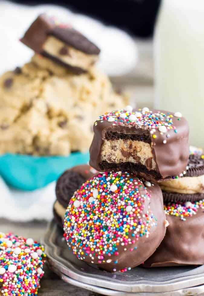 Cookie Dough Stuffed Oreos via Sugar Spun Run