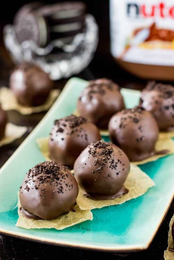 Nutella Truffles -- Only 4 ingredients, these are so good and so easy to make!