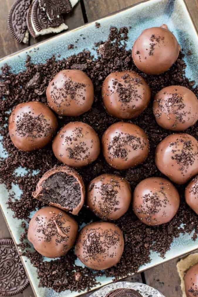 Nutella Truffles -- Only 4 ingredients, these are so good and so easy to make!