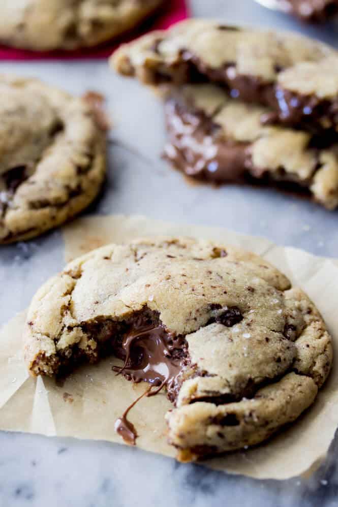 Cheesecake Stuffed Cookies - Sugar Spun Run