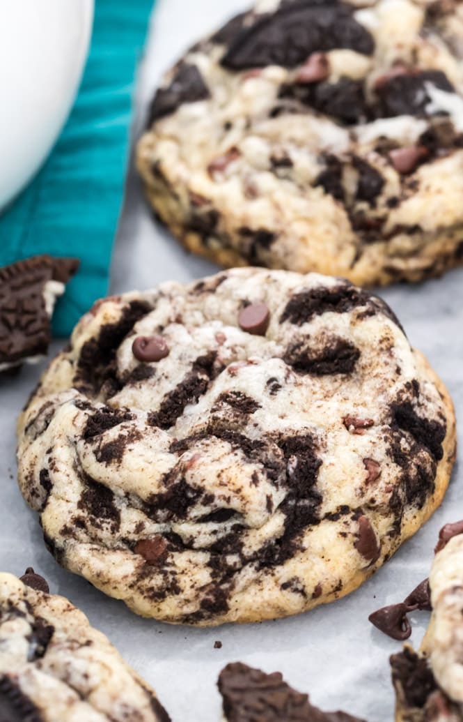 Cookies and cream cookies