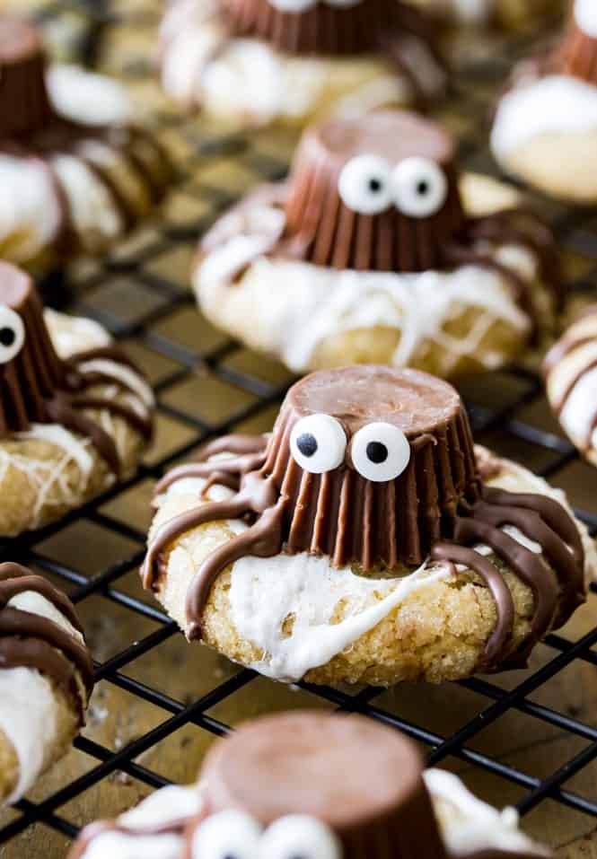 Halloween spider cookie