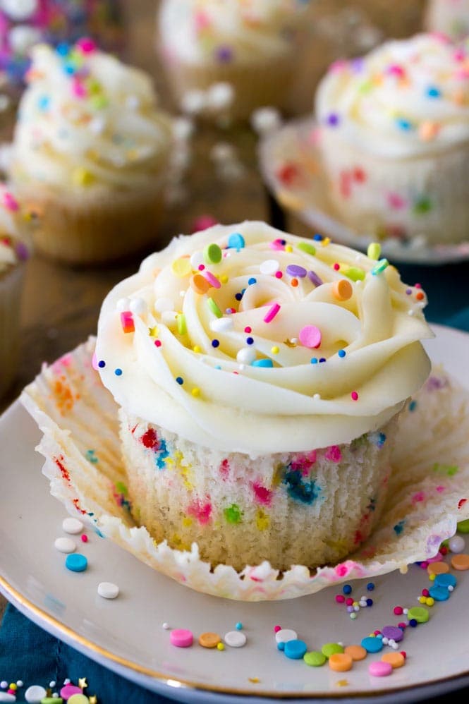 Confetti cupcake, unwrapped || SugarSpunRun