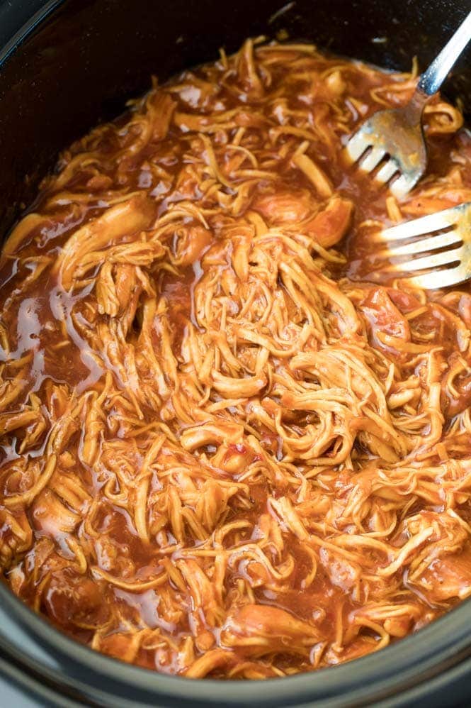 Pulled chicken in crockpot