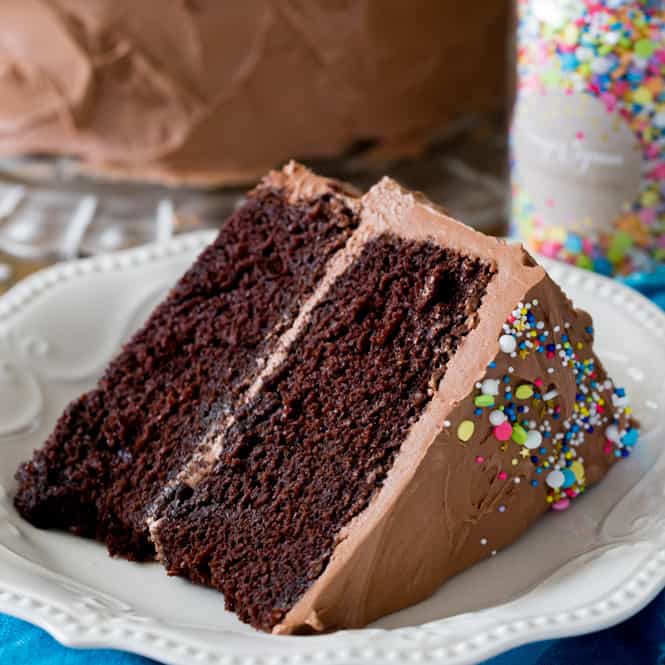 يشبه مرفق العملاق  The BEST Chocolate Cake - Sugar Spun Run
