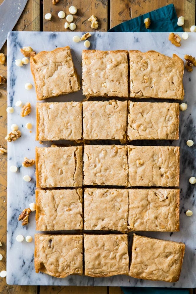 Slicing blondies into squares