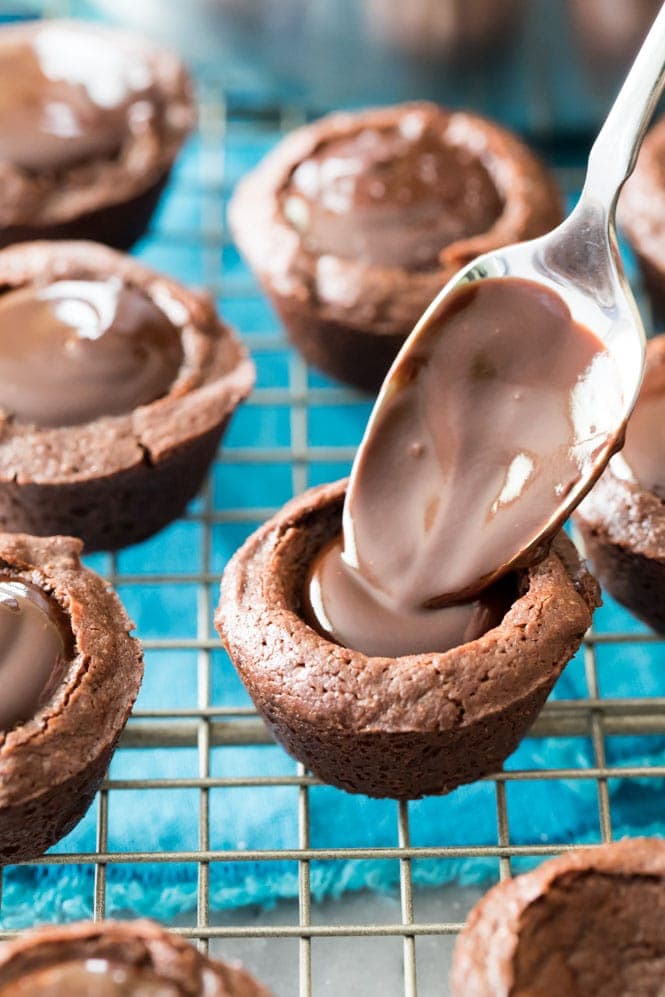 Filling brownie bites with ganache