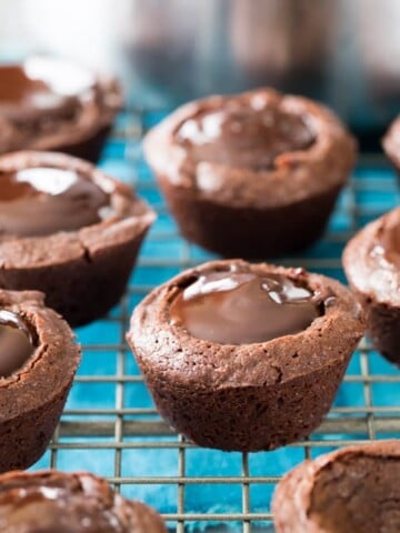 Brownie bites with chocolate filling