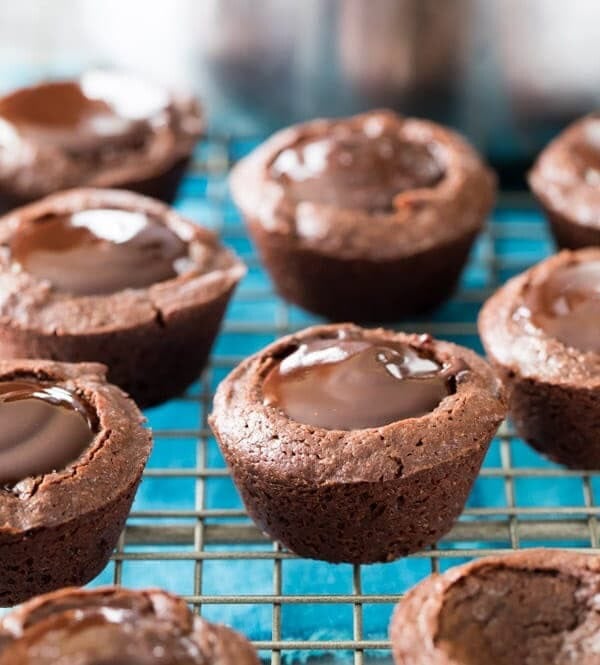 Brownie bites with chocolate filling