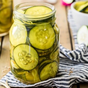 refrigerator pickles in mason jar