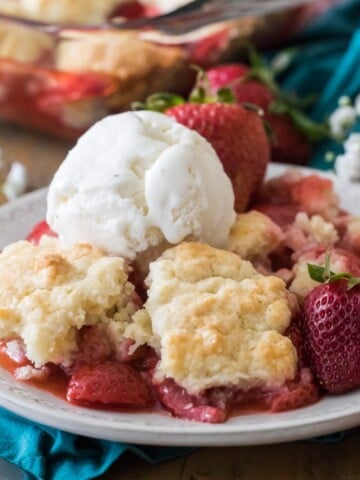 strawberry cobbler with scoop of vanilla icing on a plate