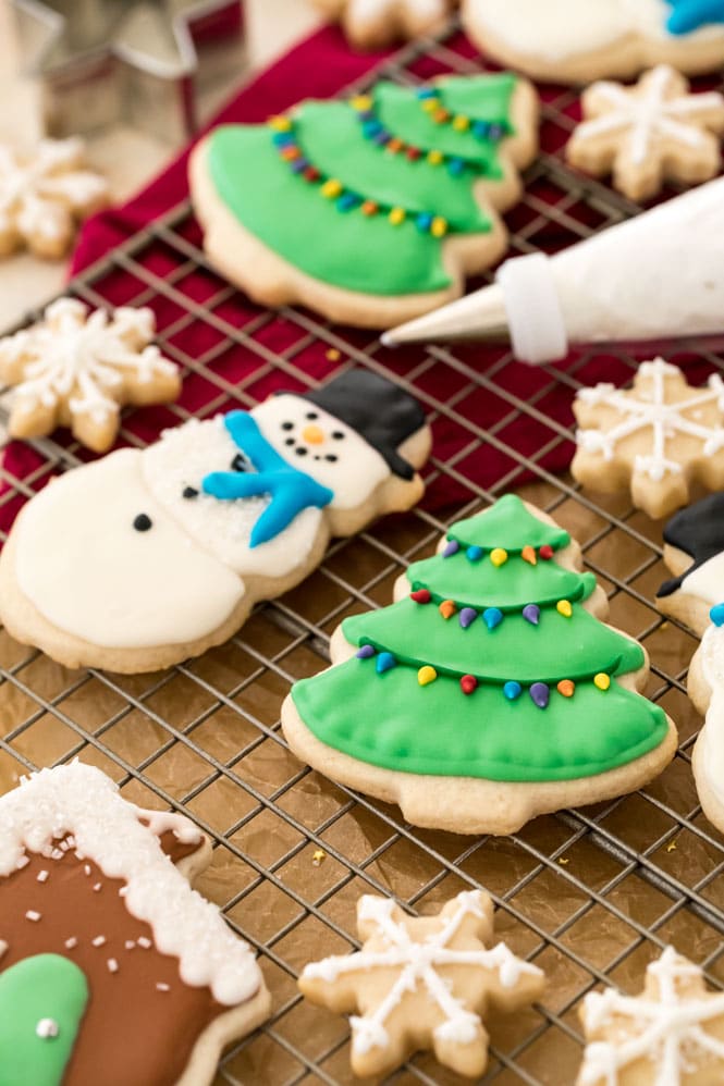 Royal Icing Christmas Cookie Ideas / How To Decorate Christmas Cookies ...