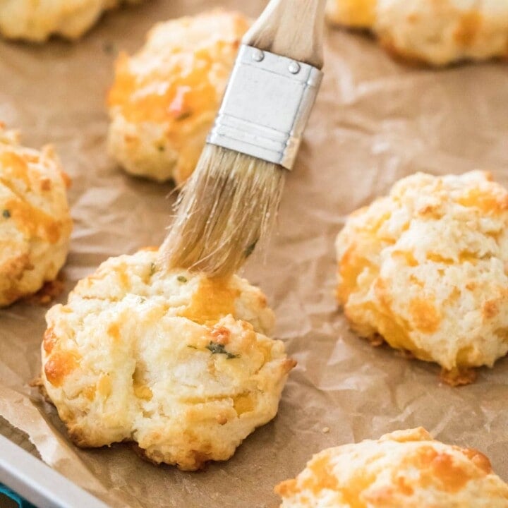 Garlic Cheese Drop Biscuits - Sugar Spun Run