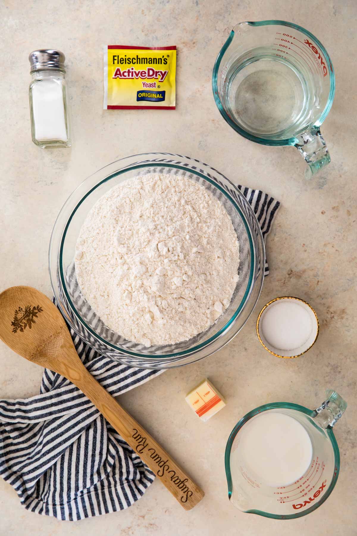 How to Measure Flour (The Right Way!) - Sugar Spun Run