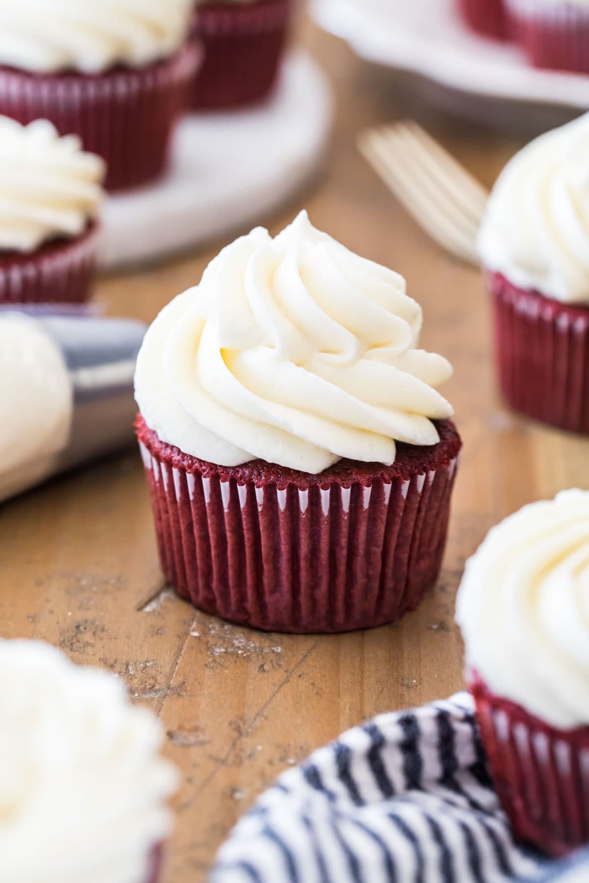 Cream-Filled Chocolate Big Top Cupcake Recipe - (4.1/5)