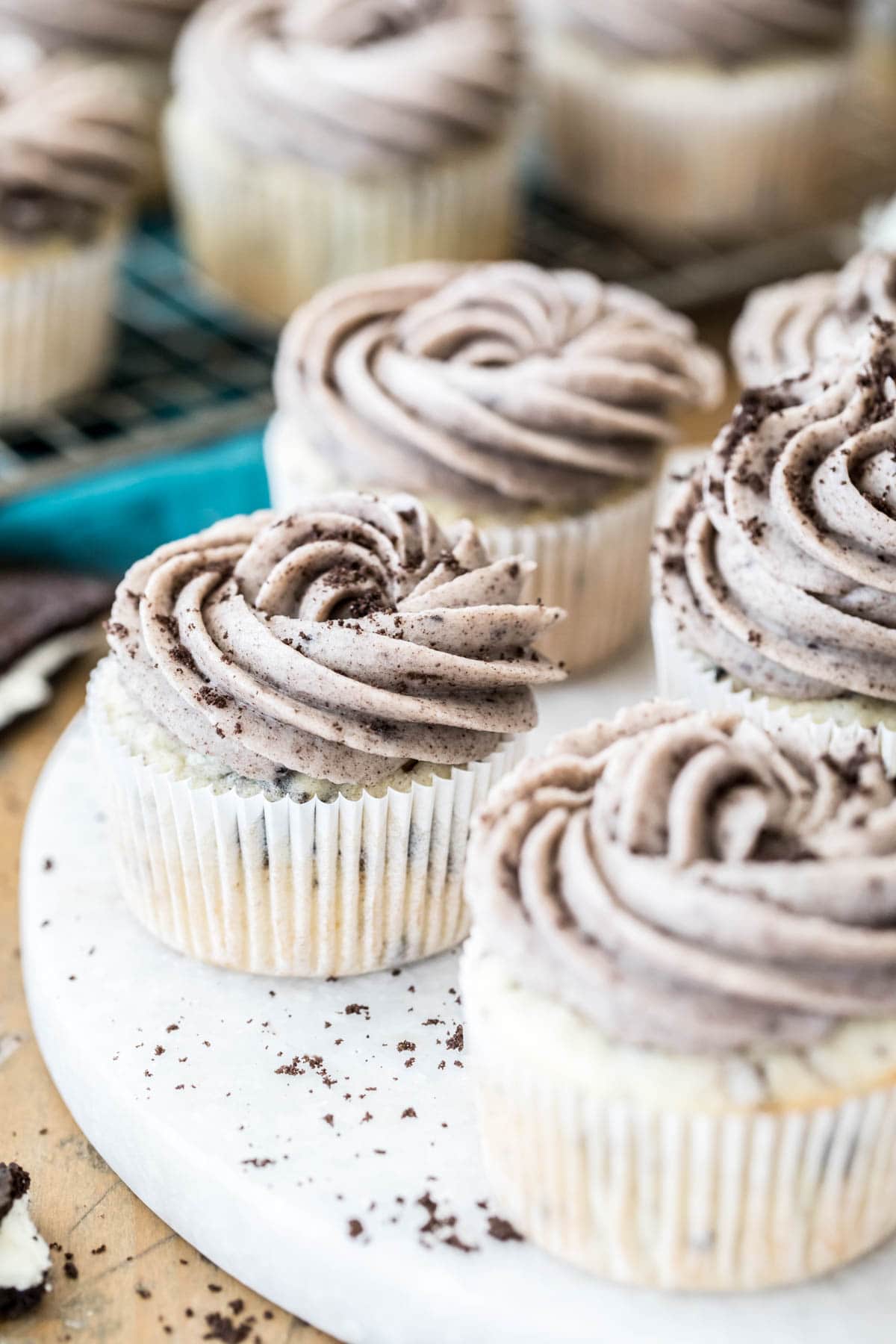 cookies and cream frosted cupcakes