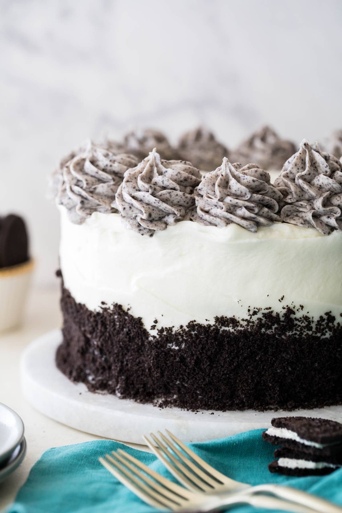 Whole Oreo cake on platter