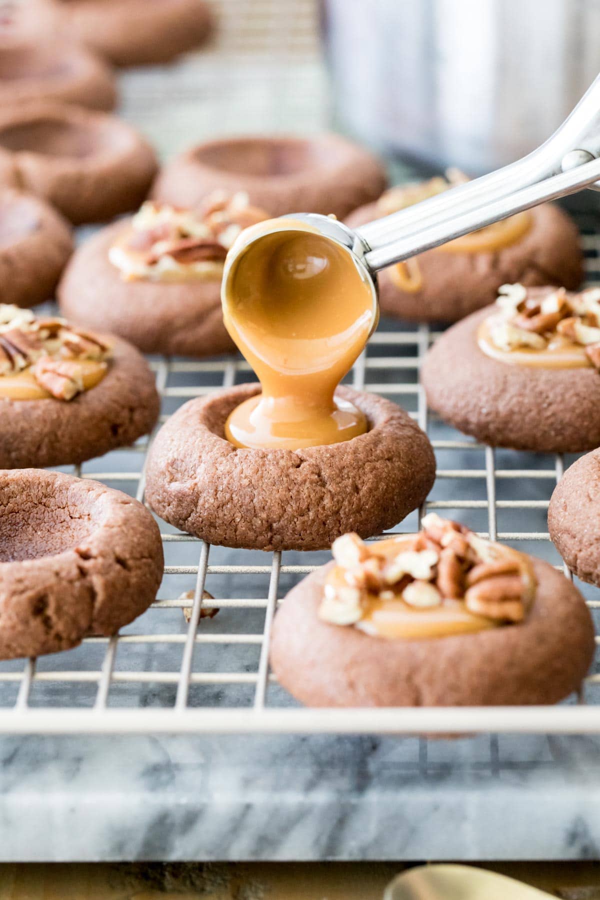 pouring caramel into cookie shell