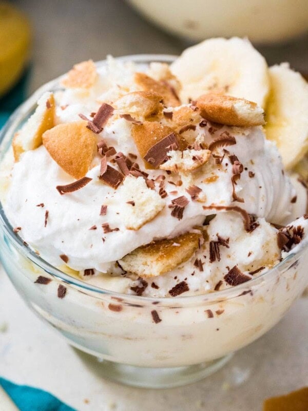 Banana pudding closeup in clear glass bowl