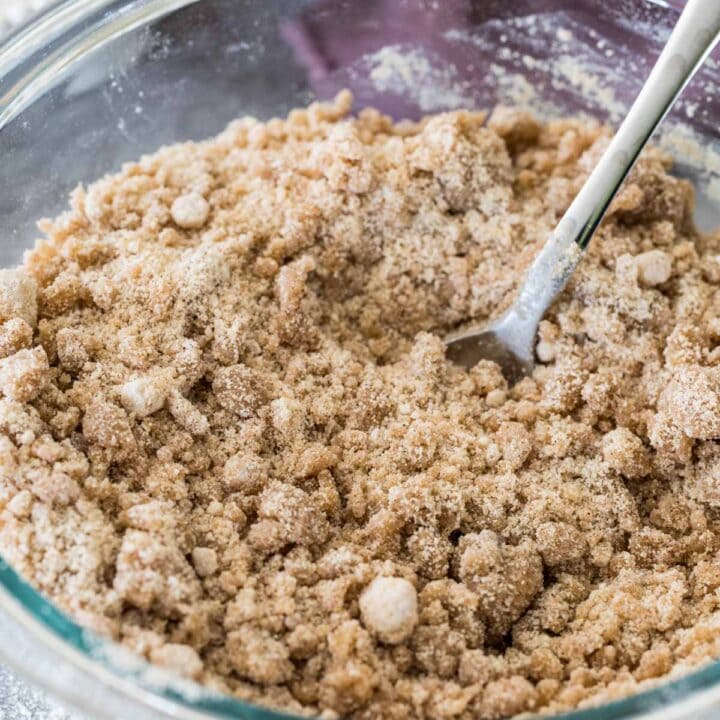 How to Make Streusel (Crumb Topping) Sugar Spun Run