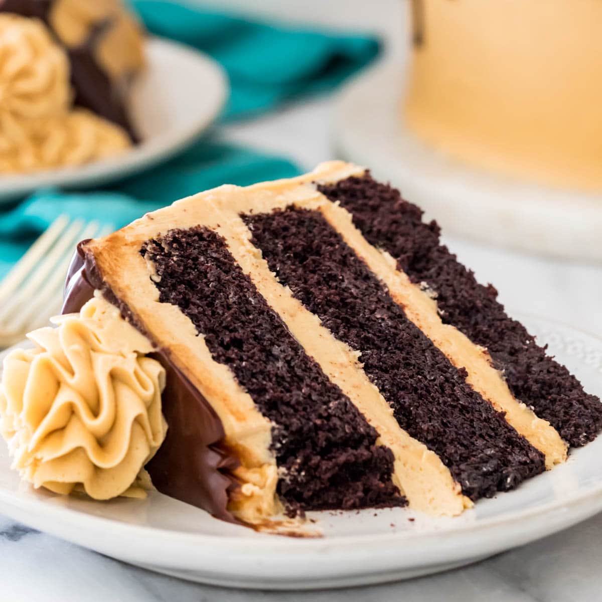 chocolate cake with peanut butter icing calories - Magan Kerns