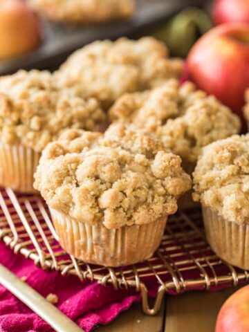close-up view of apple muffins with a crumb topping on a metal cooling rack