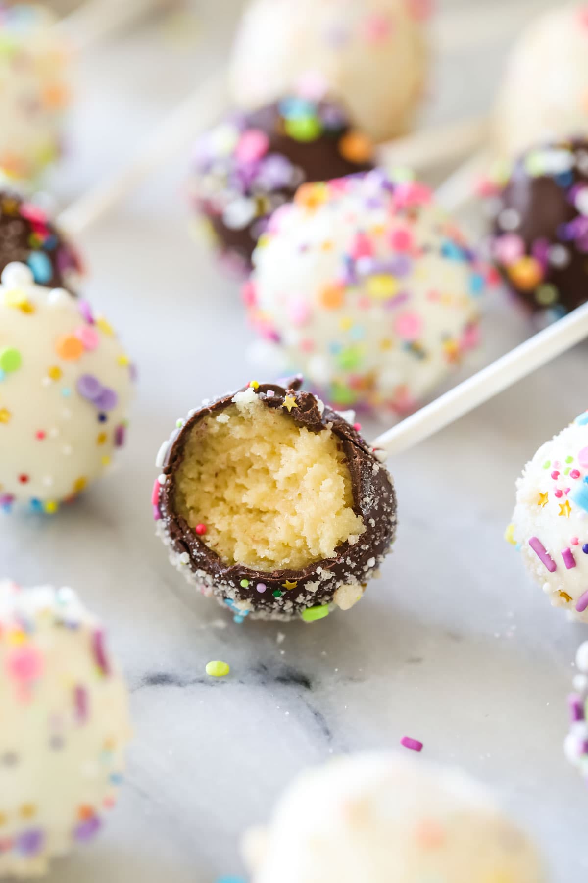 Chocolate Cake Pops - Sugar Spun Run