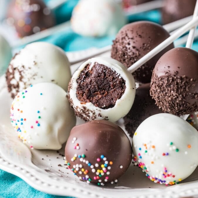 Chocolate Cake Pops - Sugar Spun Run