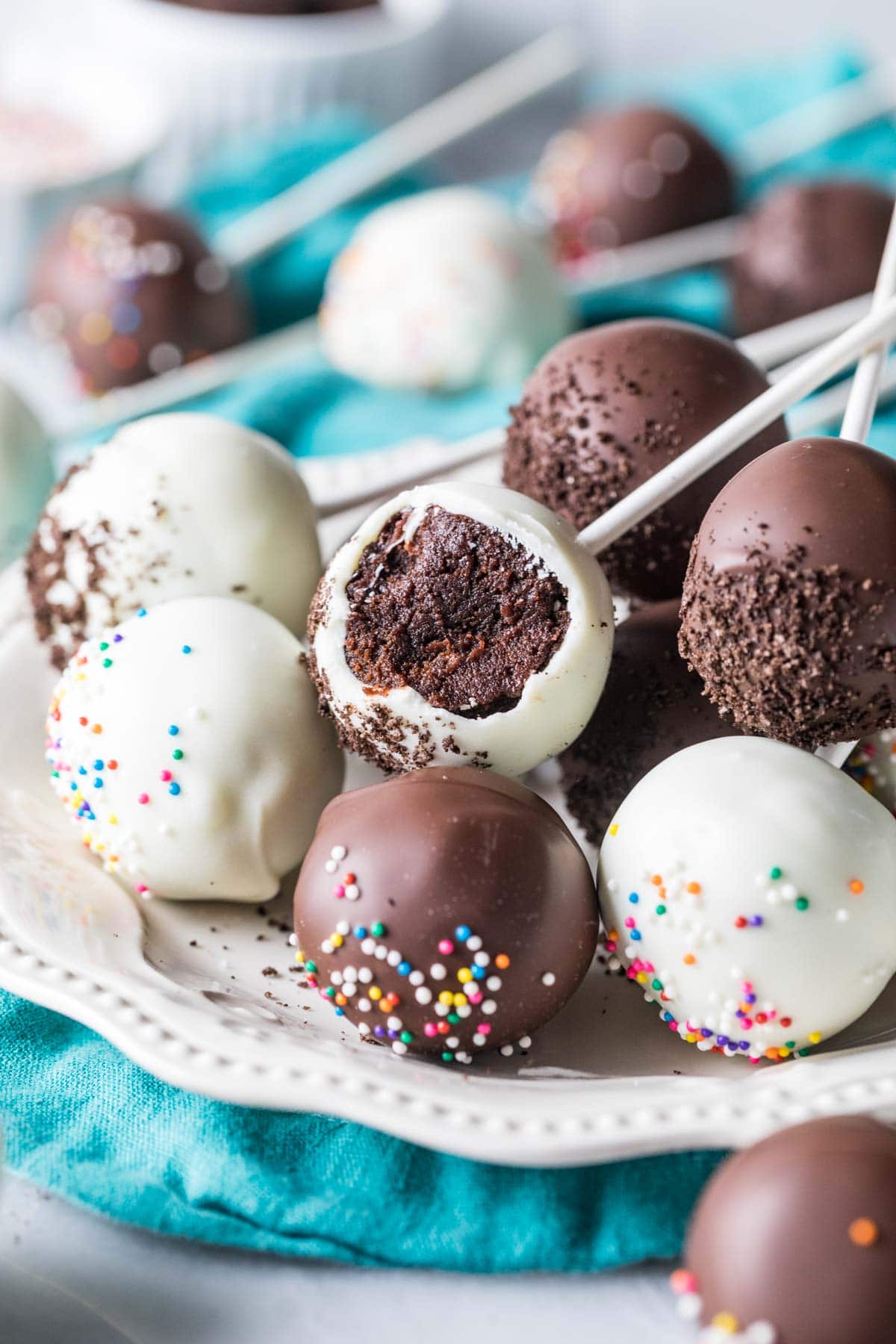 Chocolate Cake Pops - Sugar Spun Run