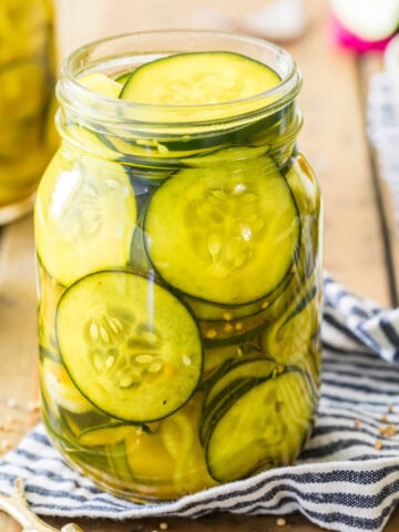 Jar of refrigerator pickles on a striped towel.