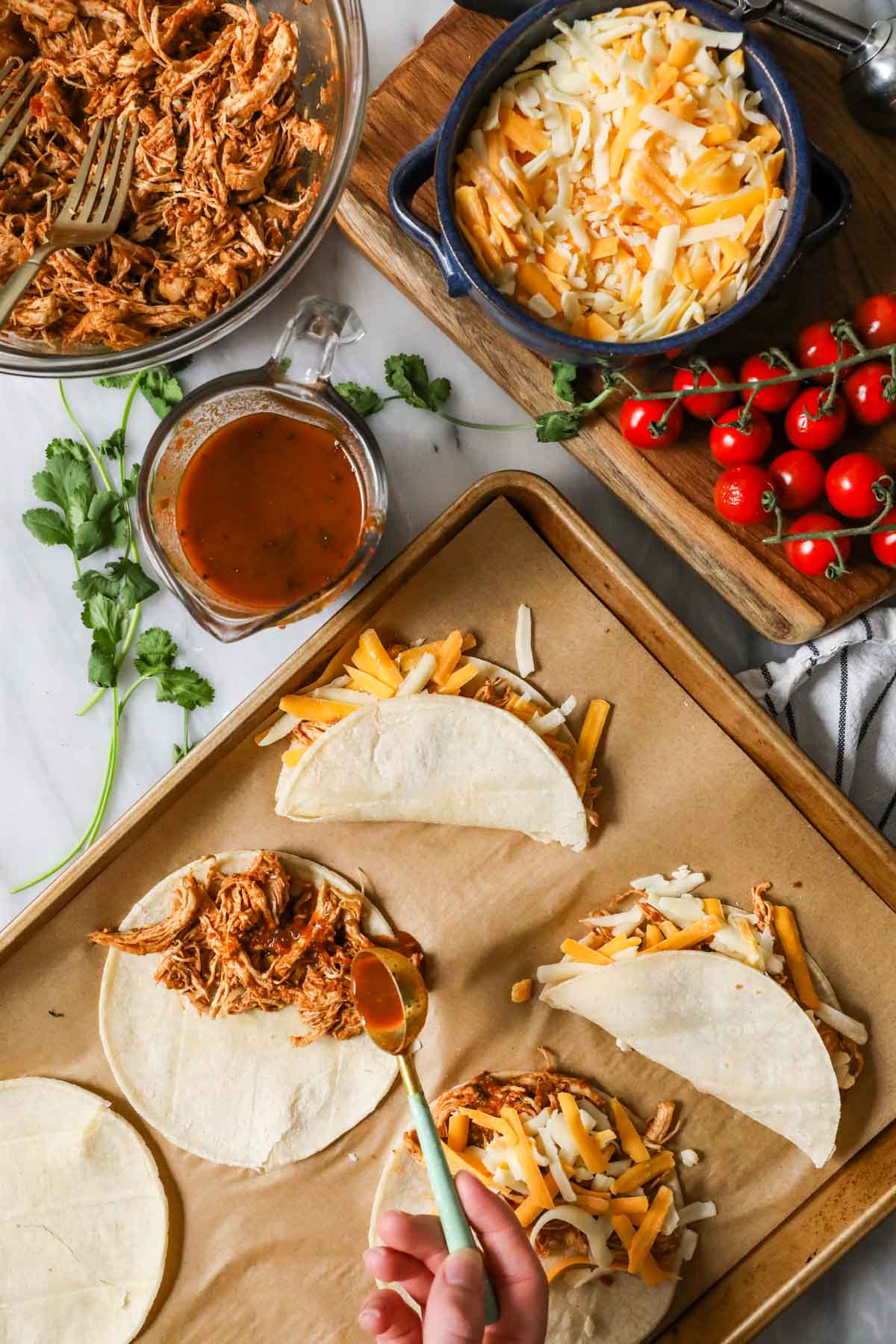 Fill the tortillas with chopped chicken and add cheese.