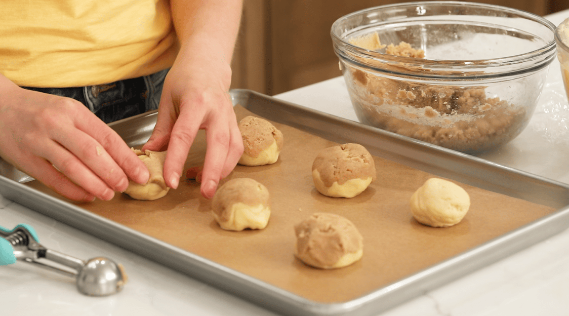 Forming flattened craquelin over cookie dough